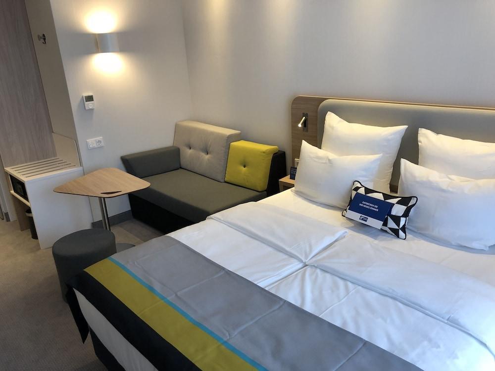 Express : - Ost Hotel