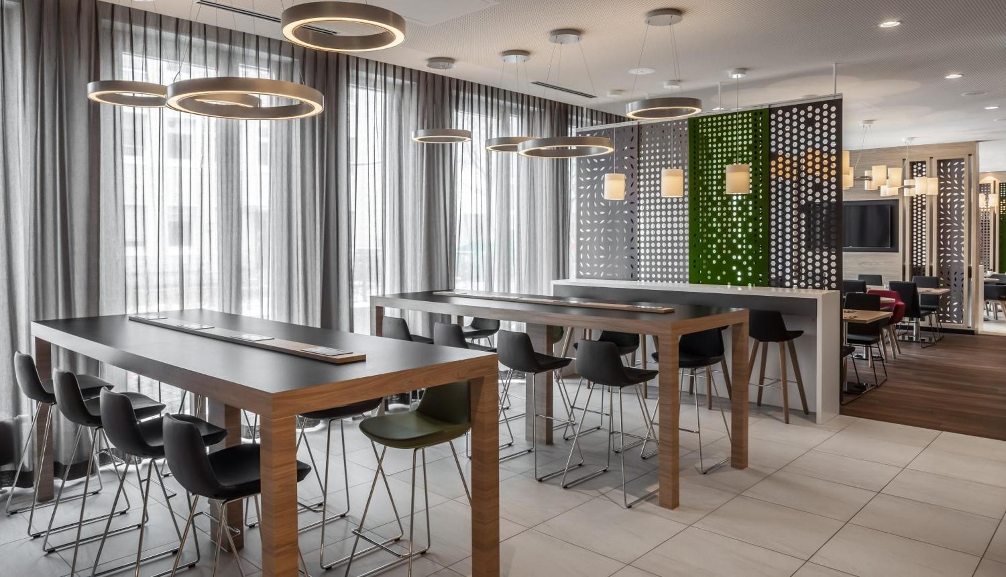 Express : - Ost Hotel
