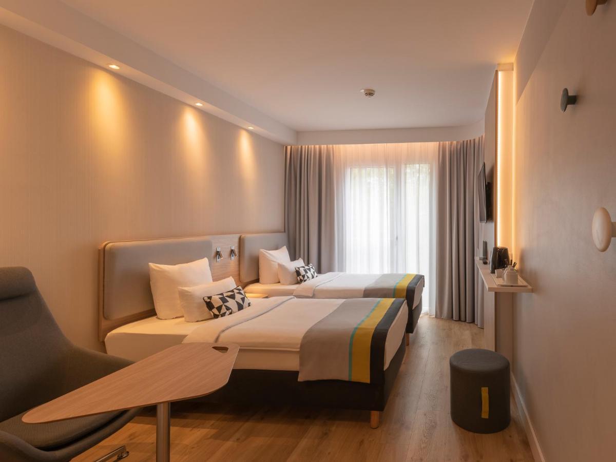 Express - East By Ihg